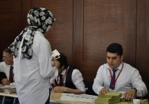 Azərbaycandakı Türkiyə vətəndaşları səs verməyə başlayıblar (FOTO)