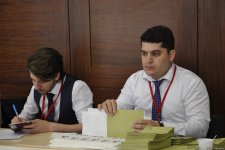 Azərbaycandakı Türkiyə vətəndaşları səs verməyə başlayıblar (FOTO)