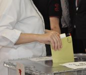 Azərbaycandakı Türkiyə vətəndaşları səs verməyə başlayıblar (FOTO)