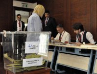 Azərbaycandakı Türkiyə vətəndaşları səs verməyə başlayıblar (FOTO)