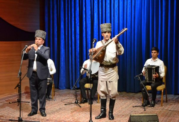 Beynəlxalq Muğam Mərkəzində dastan gecələri (FOTO)