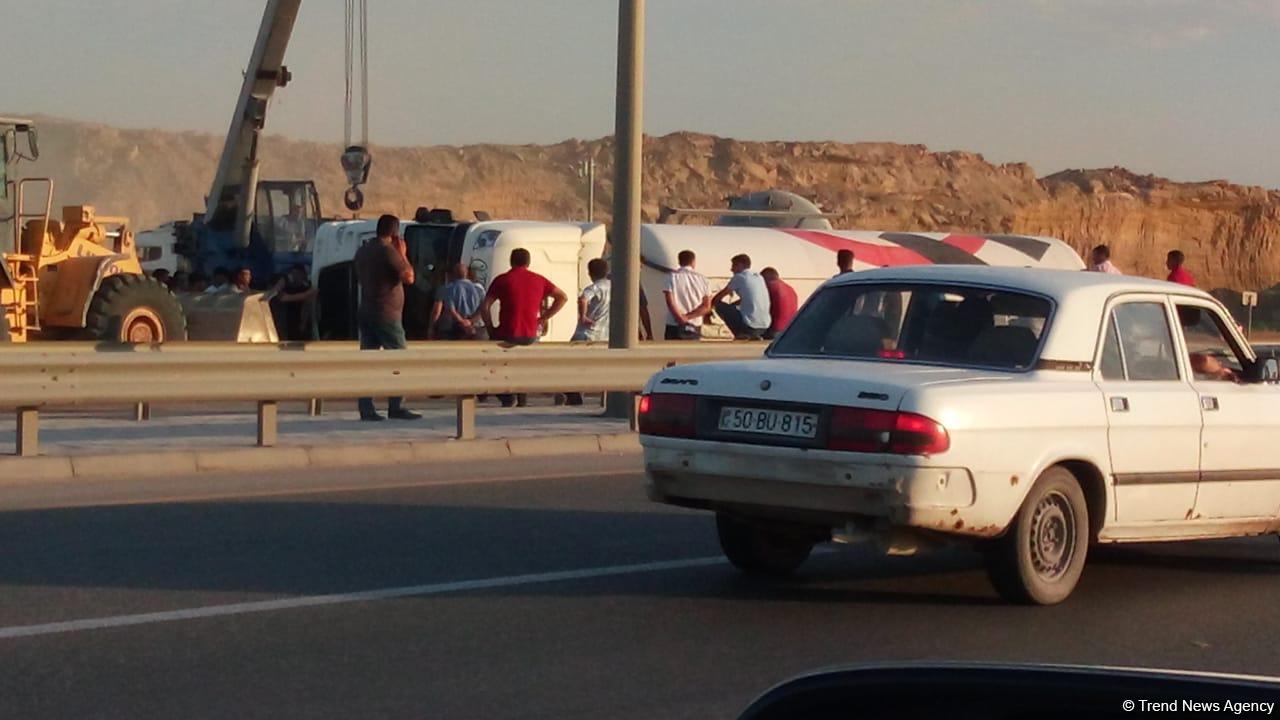 Qaradağda qəza, Bakıya giriş bağlandı (FOTO)