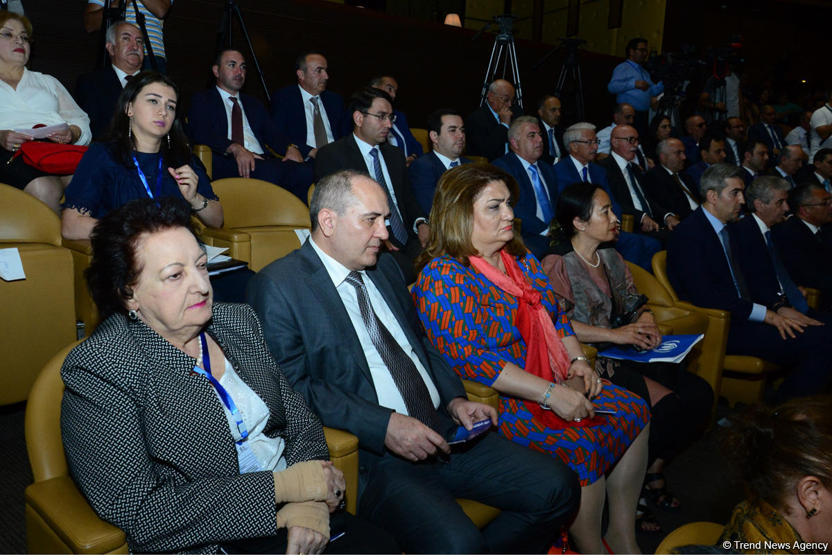 Bakıda Ümumdünya Qaçqınlar Günü ilə bağlı tədbir keçirilib (FOTO)