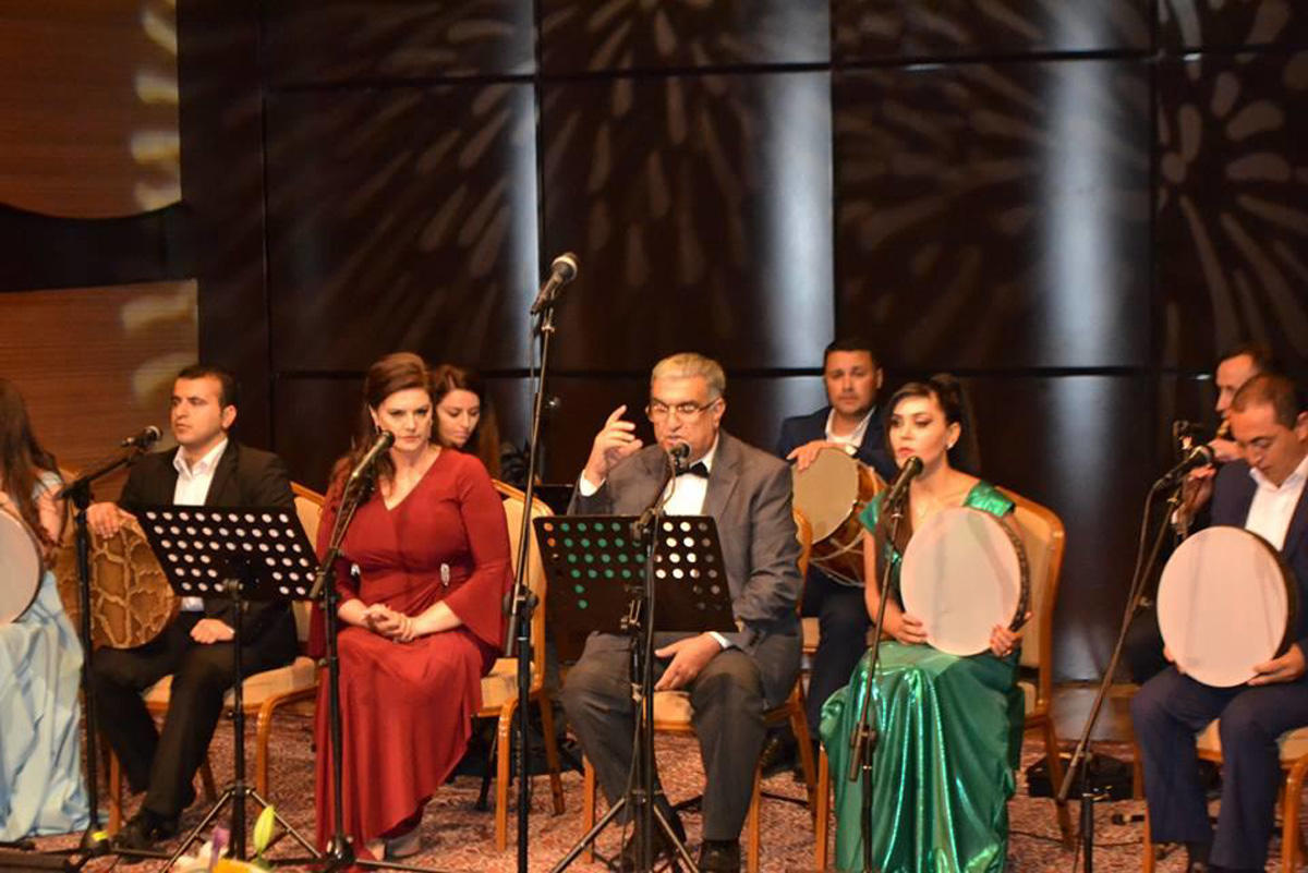 Beynəlxalq Muğam Mərkəzində tələbələrin konserti keçirilib (FOTO)