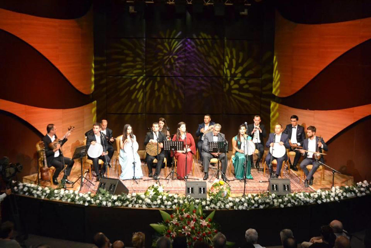 Beynəlxalq Muğam Mərkəzində tələbələrin konserti keçirilib (FOTO)