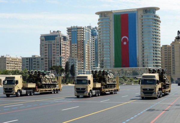 Bakı Media Mərkəzi hərbi paraddan VİDEOÇARX hazırlayıb