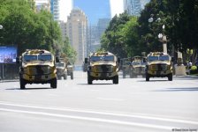 Azərbaycan Silahlı Qüvvələrinin 100 illik yubileyi münasibətilə hərbi parad keçirilib (YENİLƏNİB) (FOTO/VİDEO)