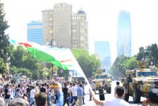 Silahlı Qüvvələrin 100 illiyi və 26 iyun Silahlı Qüvvələr Günü münasibətilə ölkədə yaşanan bayram əhval-ruhiyyəsi FOTOLARDA