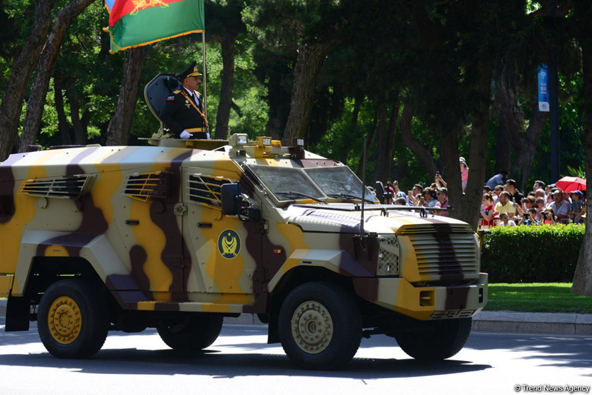Azərbaycan Silahlı Qüvvələrinin 100 illik yubileyi münasibətilə hərbi parad keçirilib (YENİLƏNİB) (FOTO/VİDEO)