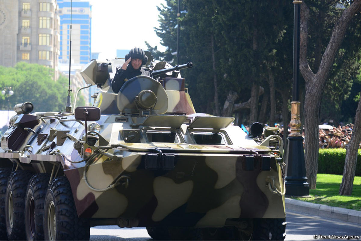 Azərbaycan Silahlı Qüvvələrinin 100 illik yubileyi münasibətilə hərbi parad keçirilib (YENİLƏNİB) (FOTO/VİDEO)