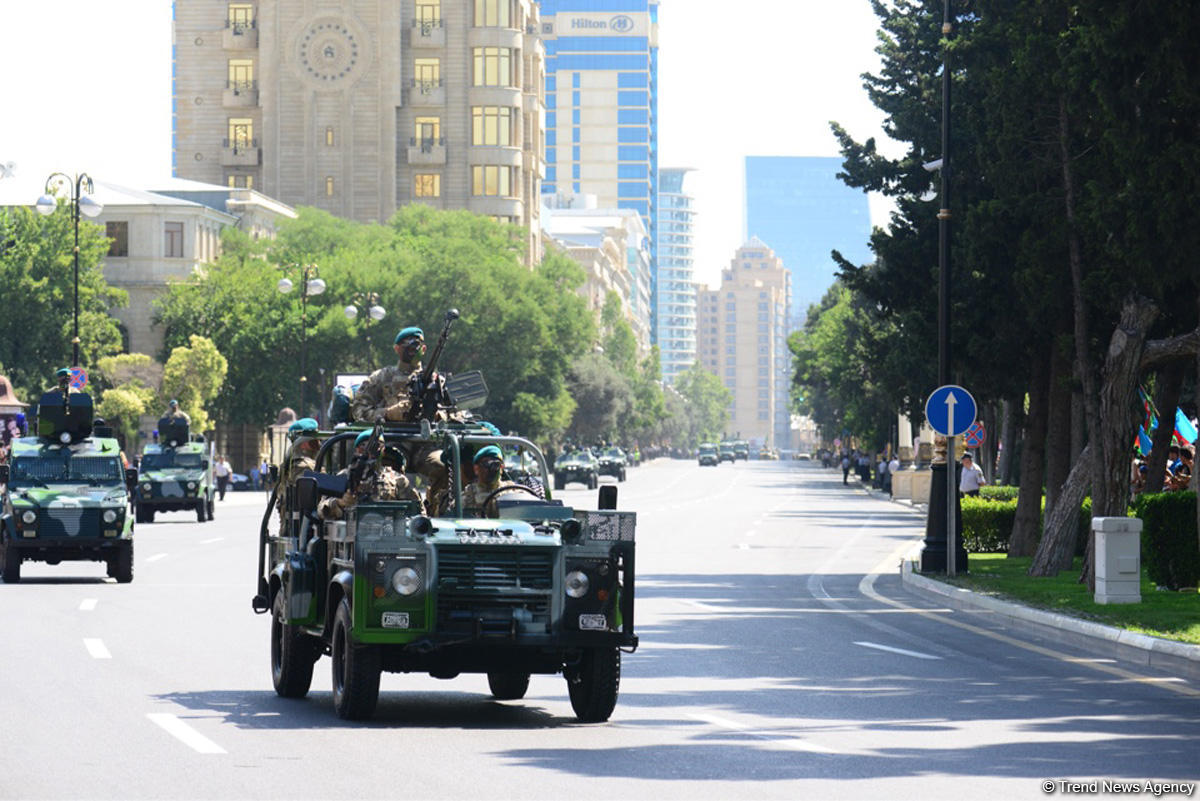 Azərbaycan Silahlı Qüvvələrinin 100 illik yubileyi münasibətilə hərbi parad keçirilib (YENİLƏNİB) (FOTO/VİDEO)