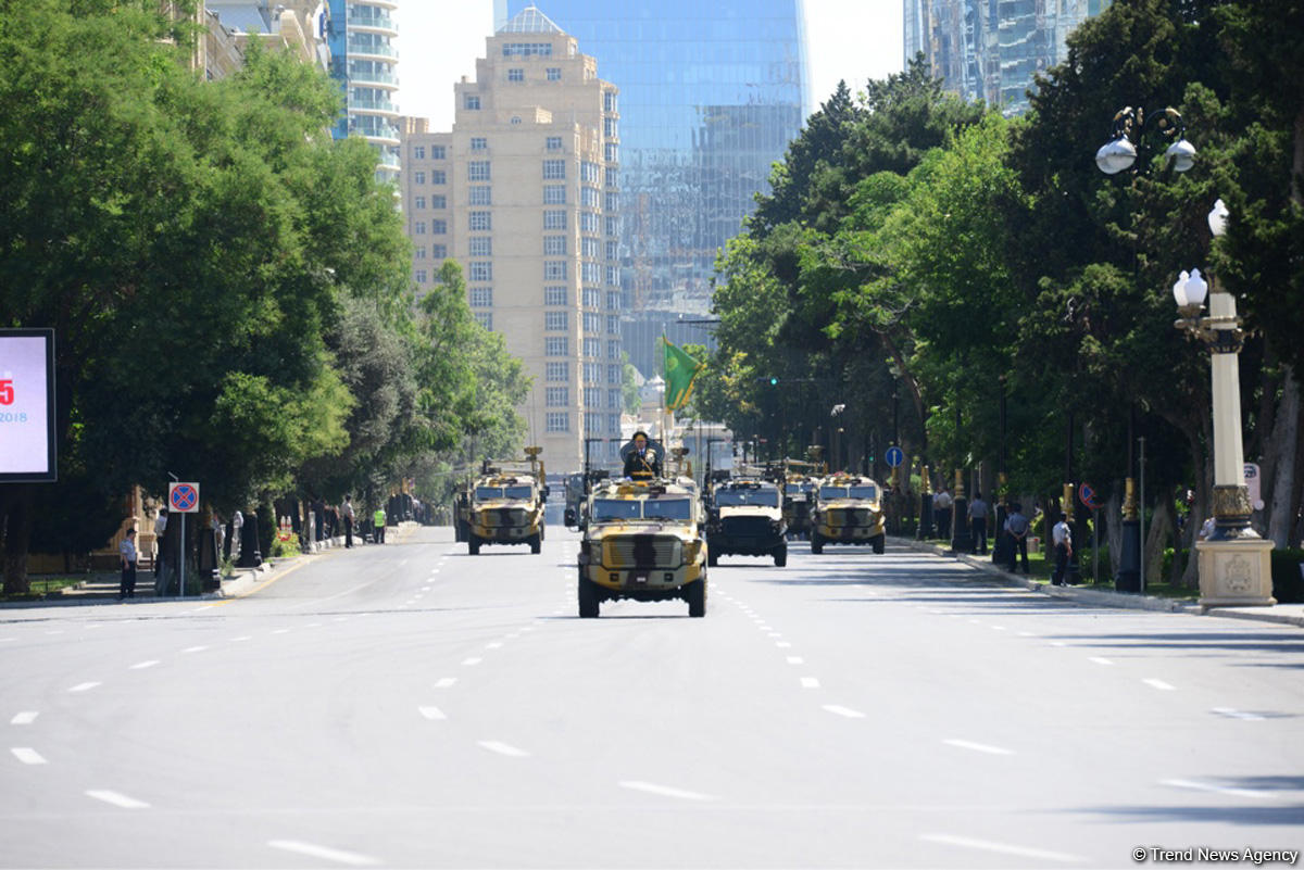 Azərbaycan Silahlı Qüvvələrinin 100 illik yubileyi münasibətilə hərbi parad keçirilib (YENİLƏNİB) (FOTO/VİDEO)
