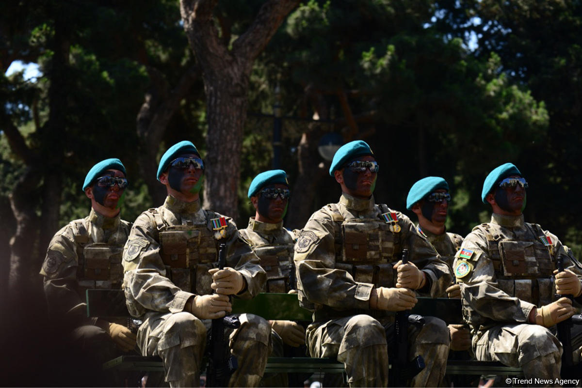 Azərbaycan Silahlı Qüvvələrinin 100 illik yubileyi münasibətilə hərbi parad keçirilib (YENİLƏNİB) (FOTO/VİDEO)