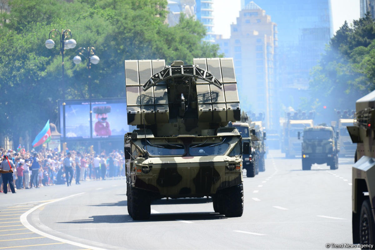 Azərbaycan Silahlı Qüvvələrinin 100 illik yubileyi münasibətilə hərbi parad keçirilib (YENİLƏNİB) (FOTO/VİDEO)