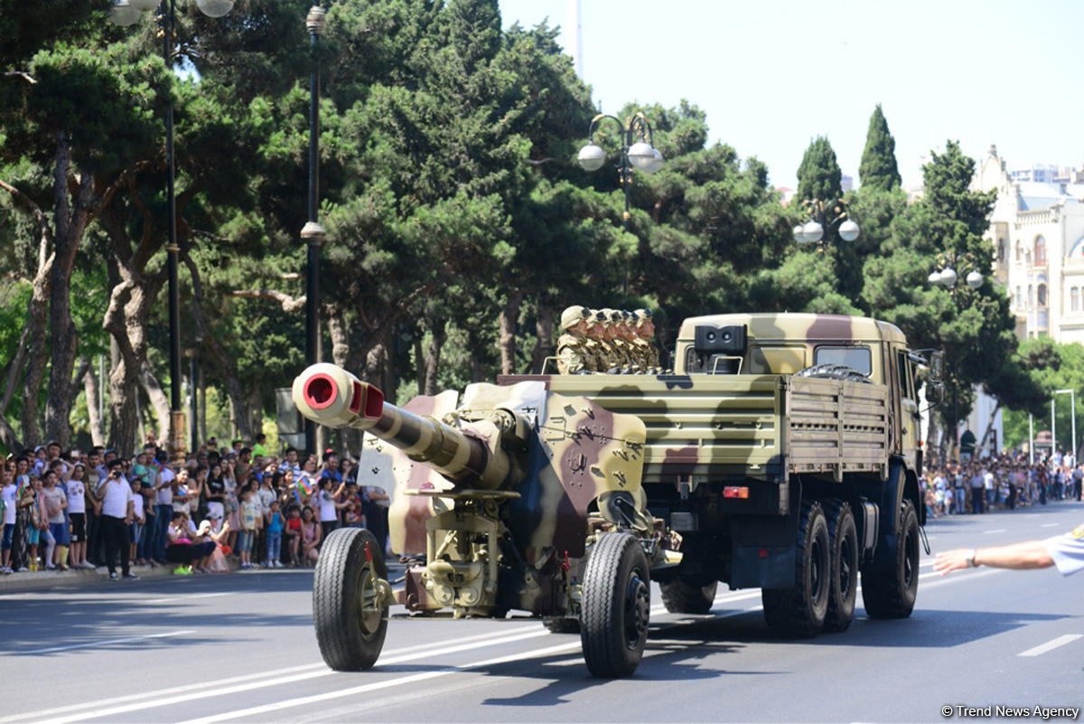 Azərbaycan Silahlı Qüvvələrinin 100 illik yubileyi münasibətilə hərbi parad keçirilib (YENİLƏNİB) (FOTO/VİDEO)