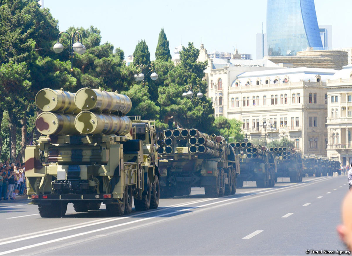 Azərbaycan Silahlı Qüvvələrinin 100 illik yubileyi münasibətilə hərbi parad keçirilib (YENİLƏNİB) (FOTO/VİDEO)