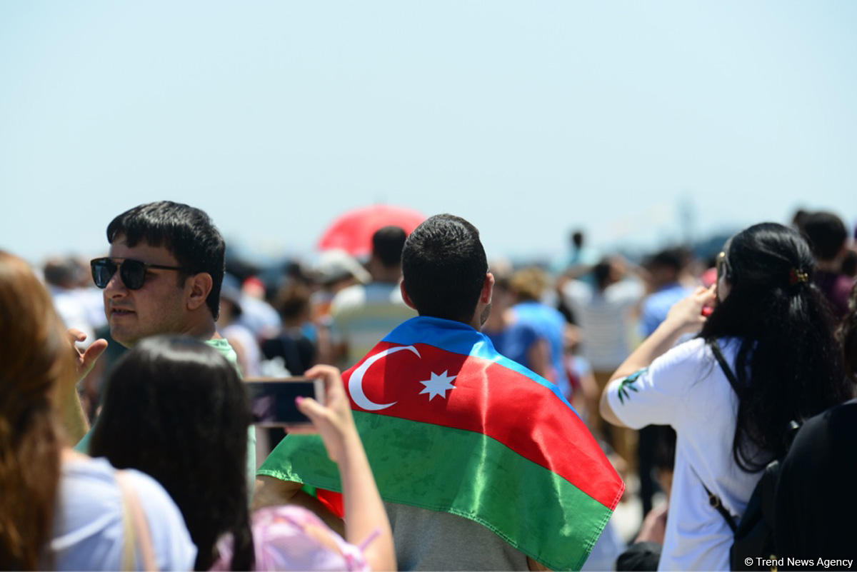 "Türk Ulduzları” Bakı səmasında nümunəvi uçuşlar edib (FOTO)