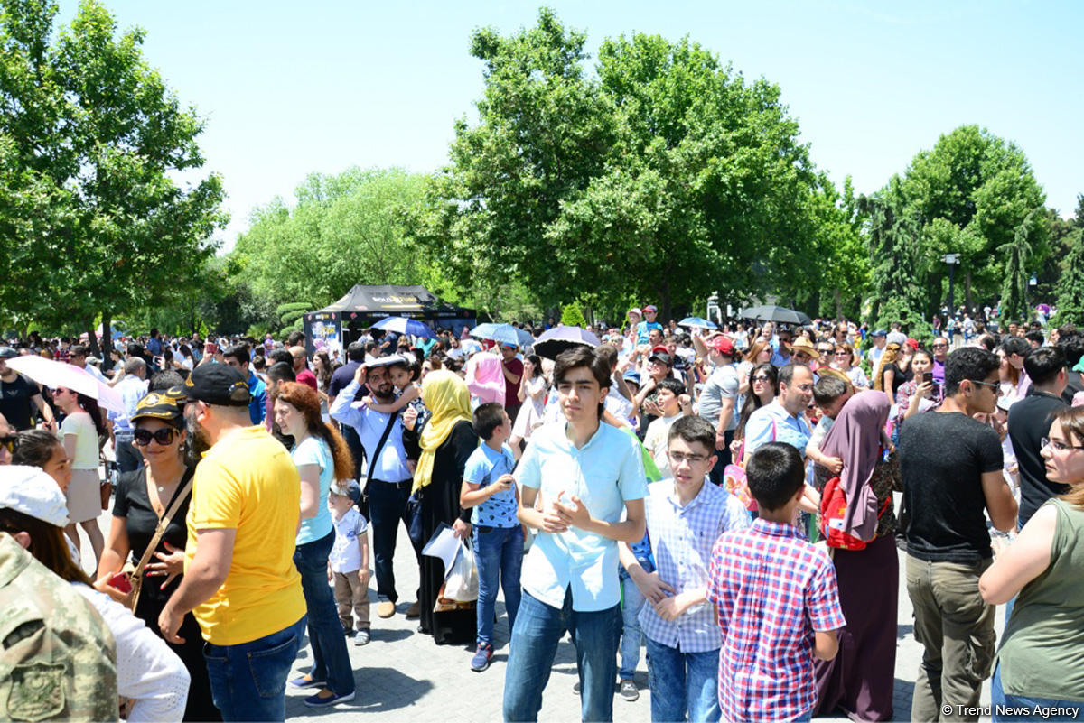 "Türk Ulduzları” Bakı səmasında nümunəvi uçuşlar edib (FOTO)