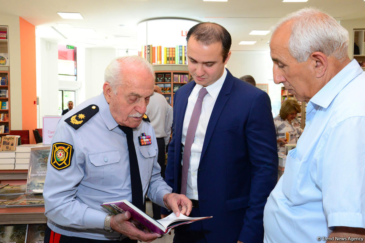 İrəvanın tarixi mərkəzinə dair kitab-fotoalbomun təqdimatı olub (FOTO)