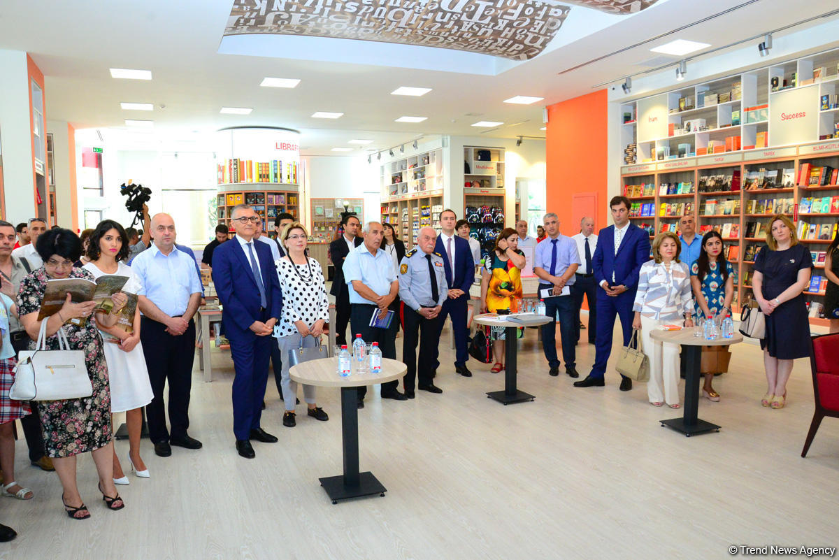 İrəvanın tarixi mərkəzinə dair kitab-fotoalbomun təqdimatı olub (FOTO)