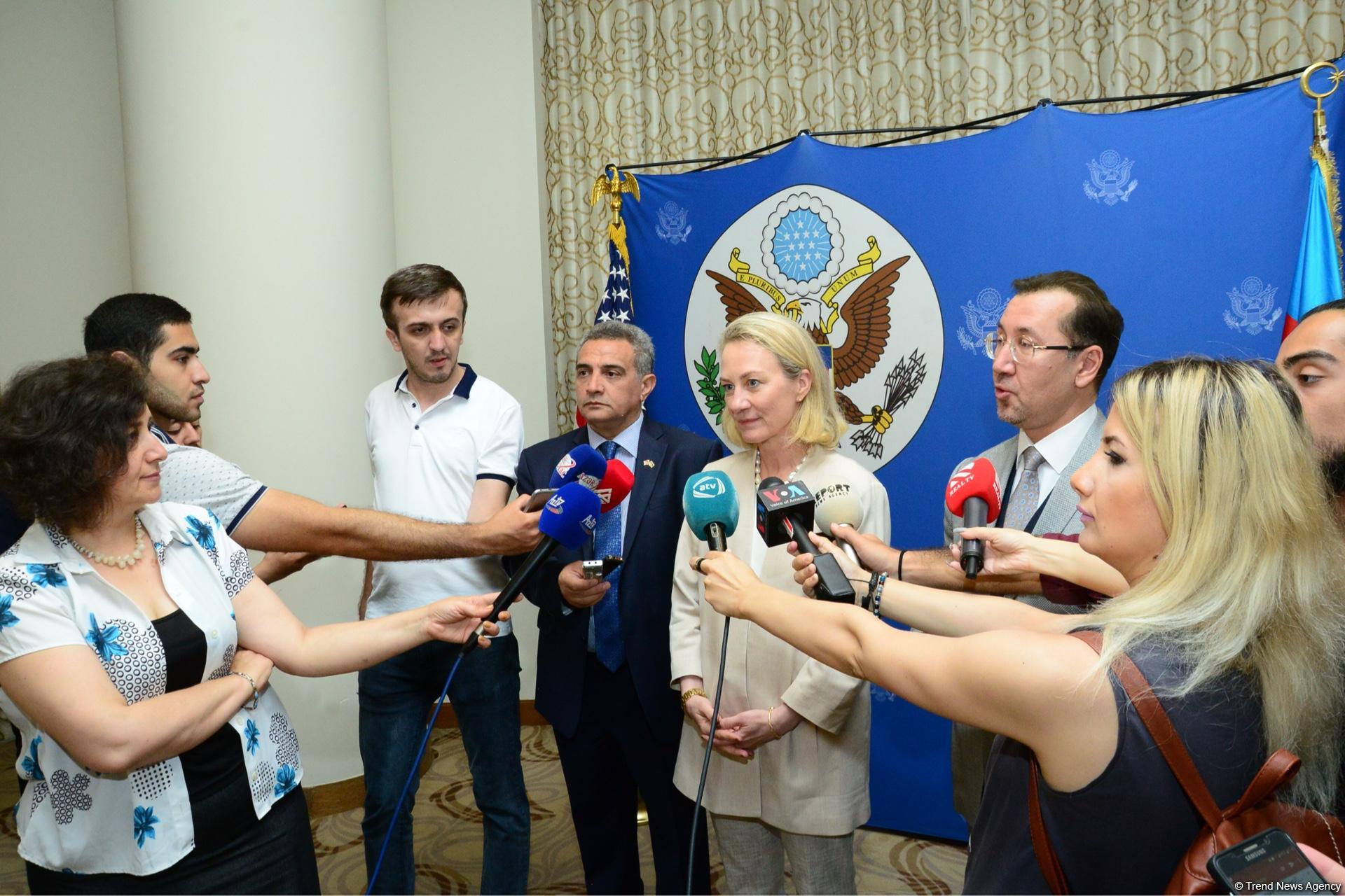 ABŞ rəsmisi: Azərbaycan Əfqanıstanın regiona iqtisadi inteqrasiyası üzrə səylərin mərkəzində dayanır (FOTO) (YENİLƏNİB)