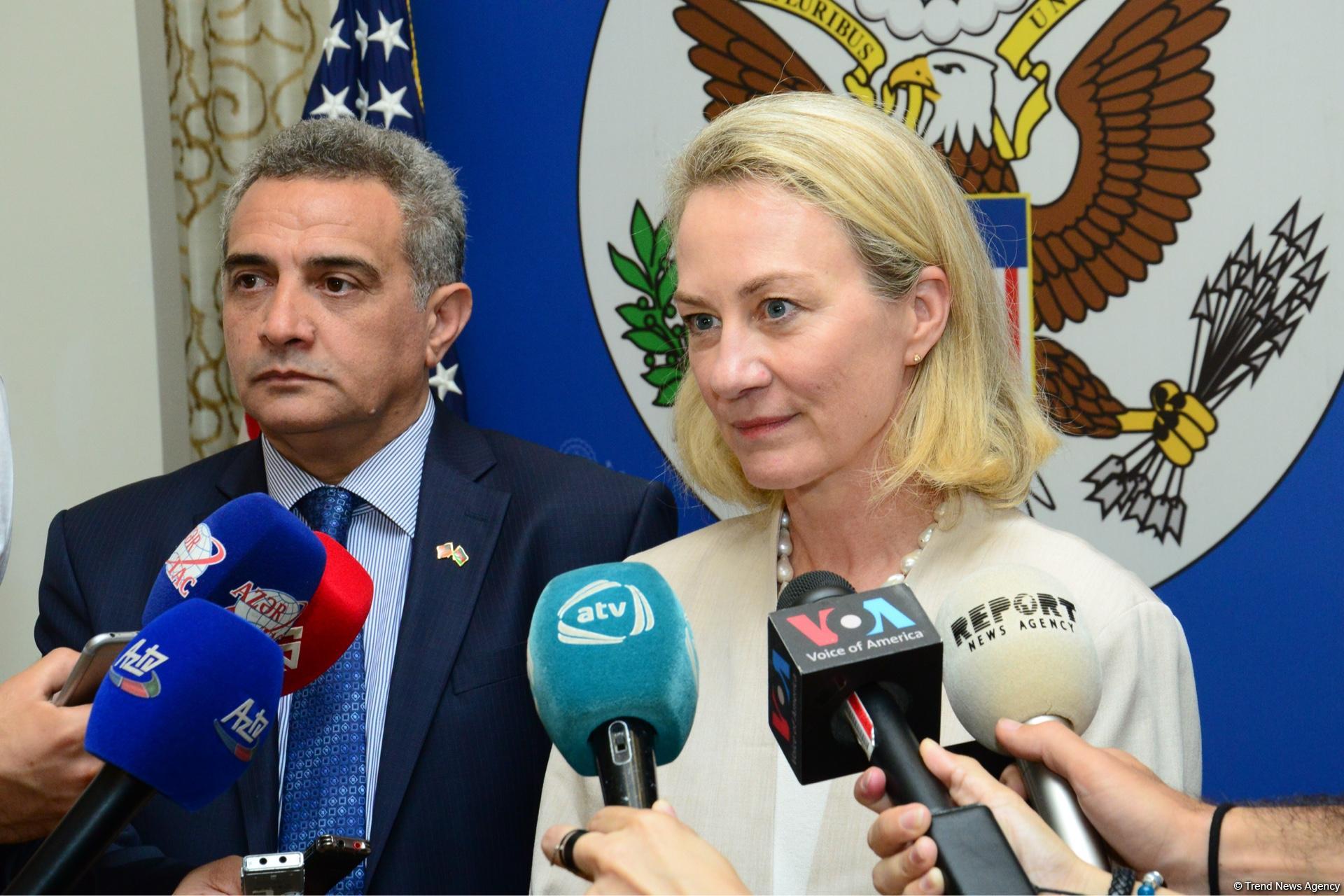 ABŞ rəsmisi: Azərbaycan Əfqanıstanın regiona iqtisadi inteqrasiyası üzrə səylərin mərkəzində dayanır (FOTO) (YENİLƏNİB)