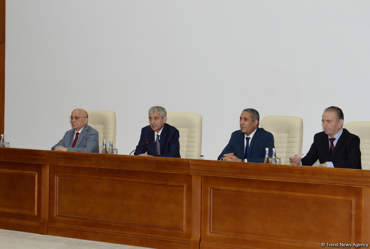 Əli Əhmədov: YAP qarşıdakı iki seçki kampaniyasında da öz fəallığını göstərəcək (FOTO)