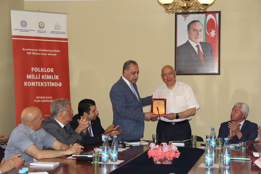 Lahıcda “Folklor milli kimlik kontekstində” mövzusunda beynəlxalq elmi konfrans keçirilib (FOTO)