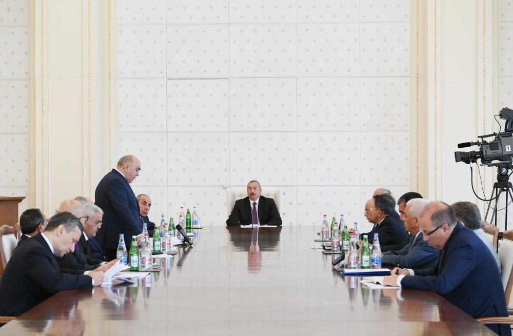 Prezident İlham Əliyevin yanında ölkənin enerji sistemində vəziyyətlə əlaqədar müşavirə keçirilib (FOTO) (YENİLƏNİB)