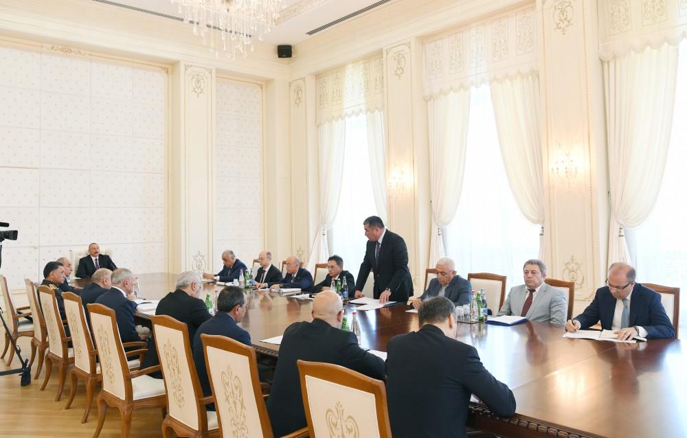 Prezident İlham Əliyevin yanında ölkənin enerji sistemində vəziyyətlə əlaqədar müşavirə keçirilib (FOTO) (YENİLƏNİB)