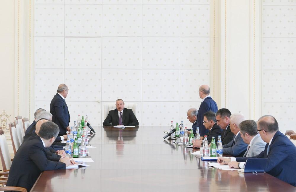 Prezident İlham Əliyevin yanında ölkənin enerji sistemində vəziyyətlə əlaqədar müşavirə keçirilib (FOTO) (YENİLƏNİB)