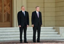 Azərbaycana səfərə gələn Türkiyə Prezidentinin rəsmi qarşılanma mərasimi olub (FOTO)