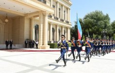Azərbaycana səfərə gələn Türkiyə Prezidentinin rəsmi qarşılanma mərasimi olub (FOTO)