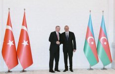 Azərbaycana səfərə gələn Türkiyə Prezidentinin rəsmi qarşılanma mərasimi olub (FOTO)
