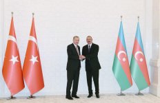 Azərbaycana səfərə gələn Türkiyə Prezidentinin rəsmi qarşılanma mərasimi olub (FOTO)