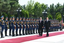 Azərbaycana səfərə gələn Türkiyə Prezidentinin rəsmi qarşılanma mərasimi olub (FOTO)