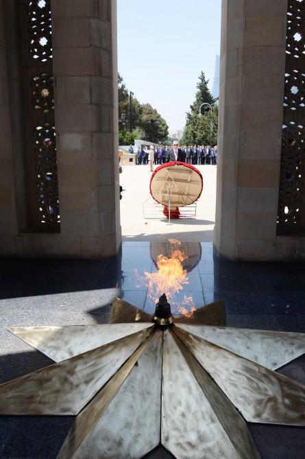 Türkiyə Prezidenti Fəxri xiyaban və Şəhidlər xiyabanını ziyarət edib (YENİLƏNİB) (FOTO)