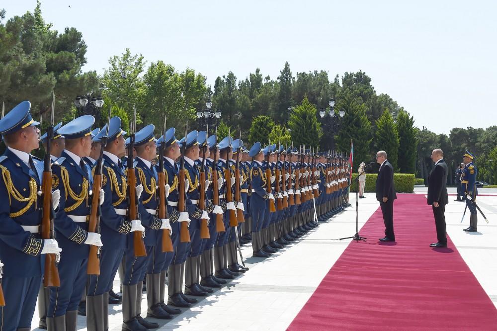 Azərbaycana səfərə gələn Türkiyə Prezidentinin rəsmi qarşılanma mərasimi olub (FOTO)