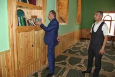 Bilik Fondu ibadət ocaqlarına kitablar hədiyyə edir (FOTO)