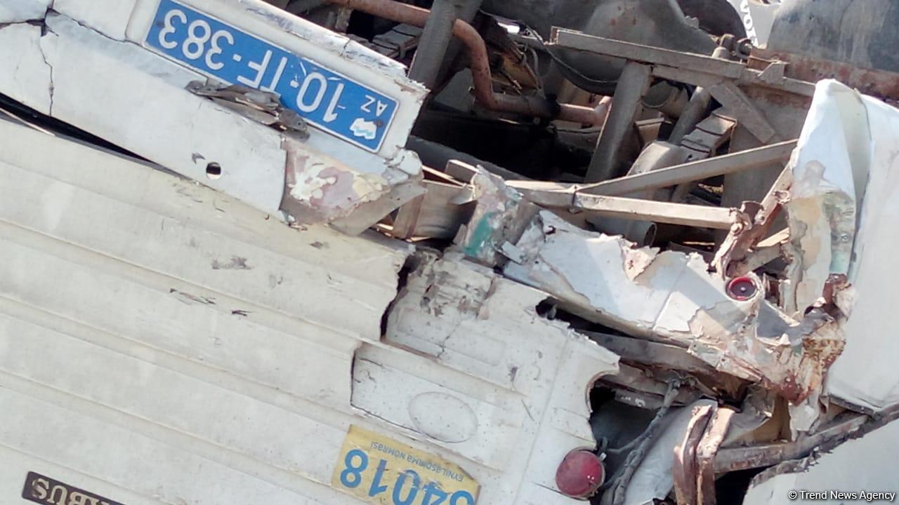 Bakıda yol qəzasında 1 ölü, 10 yaralı (FOTO) (YENİLƏNİB)