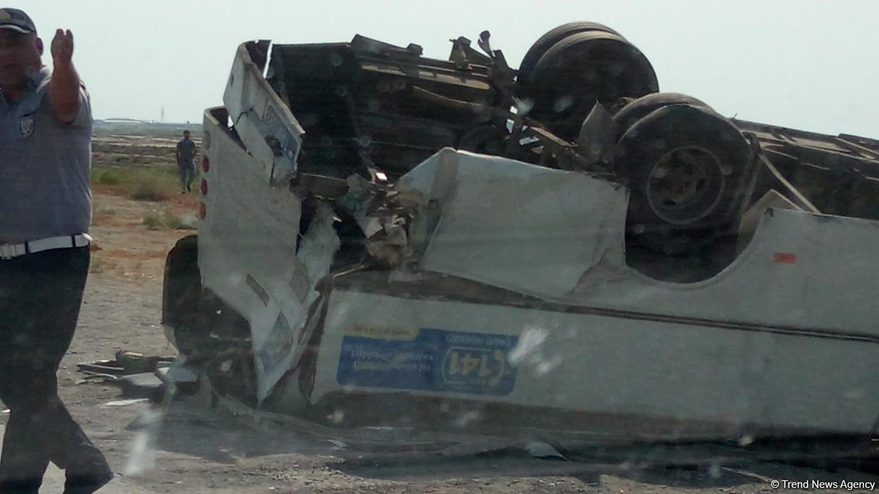 Bakıda yol qəzasında 1 ölü, 10 yaralı (FOTO) (YENİLƏNİB)