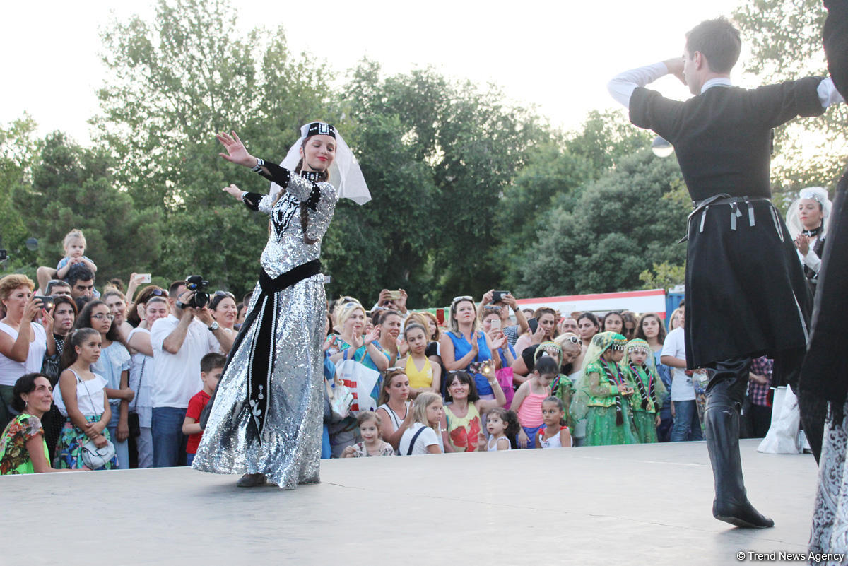Dənizkənari Bulvarda möhtəşəm həftə sonları! (FOTO)