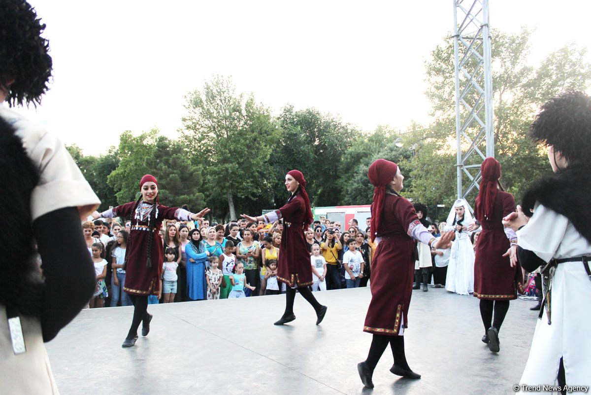 Dənizkənari Bulvarda möhtəşəm həftə sonları! (FOTO)
