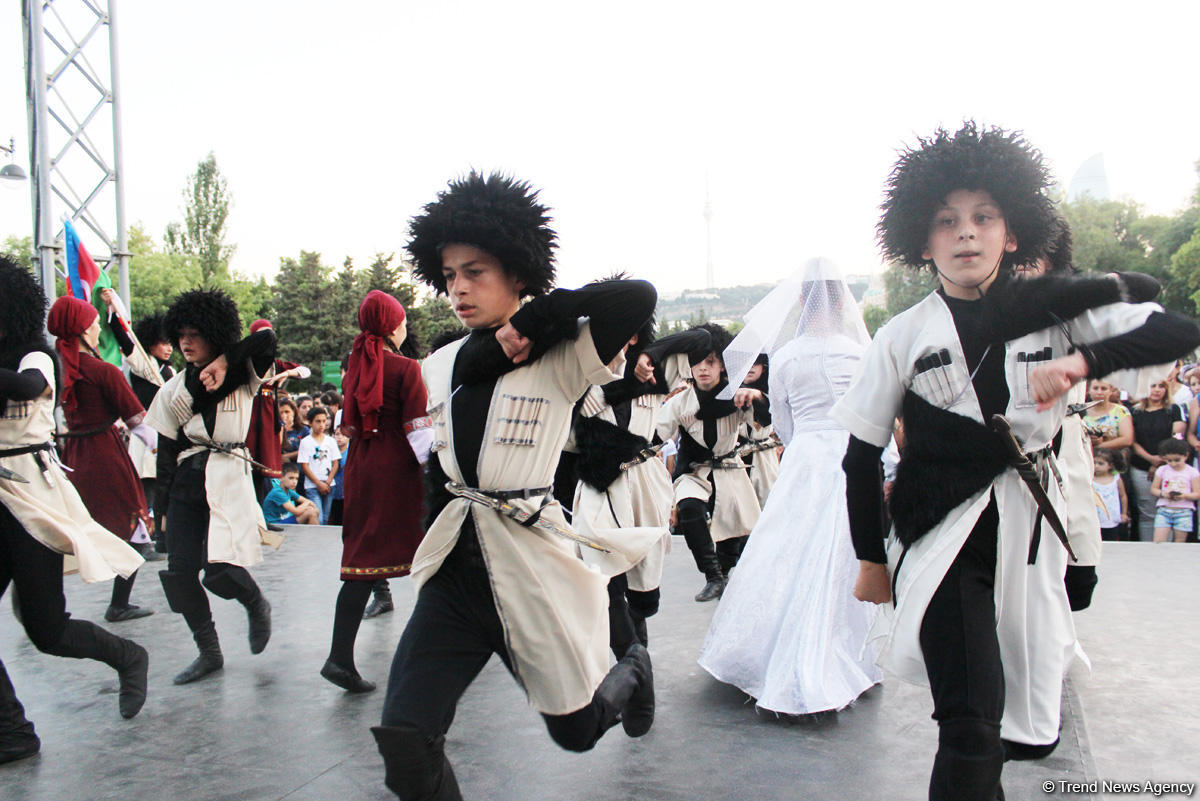 Dənizkənari Bulvarda möhtəşəm həftə sonları! (FOTO)