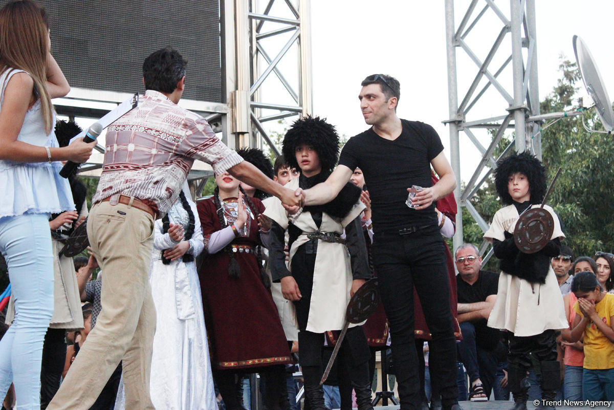 Dənizkənari Bulvarda möhtəşəm həftə sonları! (FOTO)