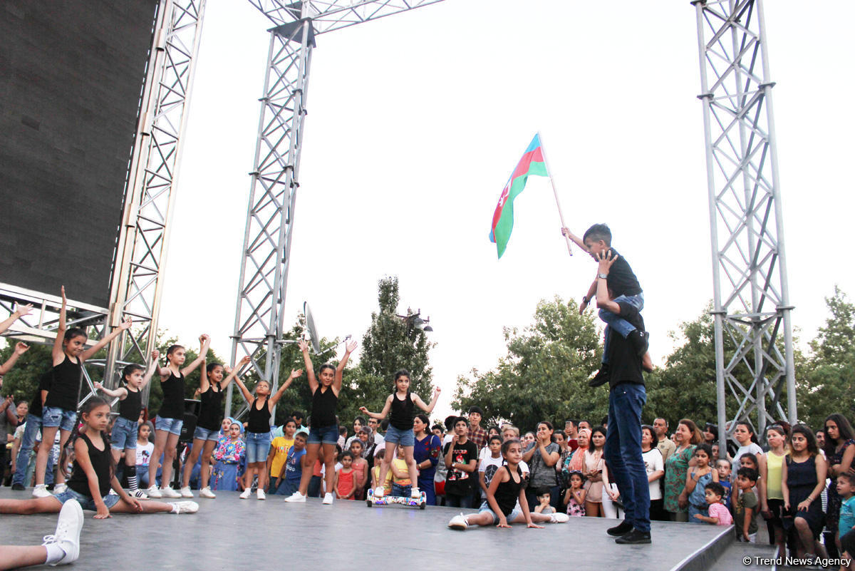 Dənizkənari Bulvarda möhtəşəm həftə sonları! (FOTO)