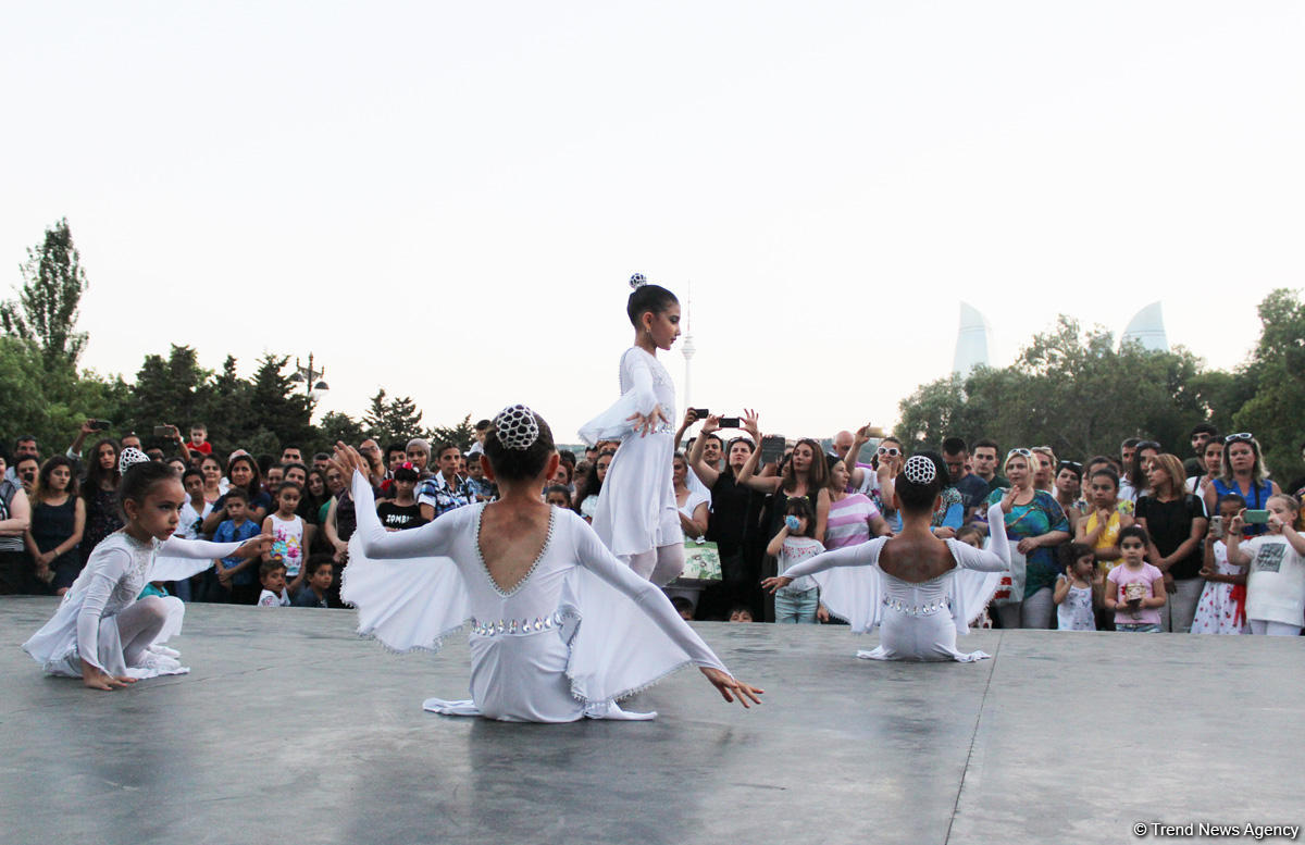 Dənizkənari Bulvarda möhtəşəm həftə sonları! (FOTO)