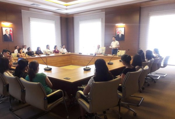 Bilik Fondu “Təhsil və təlimdə təqdimat texnologiyası” mövzusunda mühazirələr təşkil edib (FOTO)