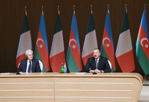 Azərbaycan və İtaliya prezidentləri Bakıda biznes forumda iştirak ediblər (FOTO) (YENİLƏNİB)