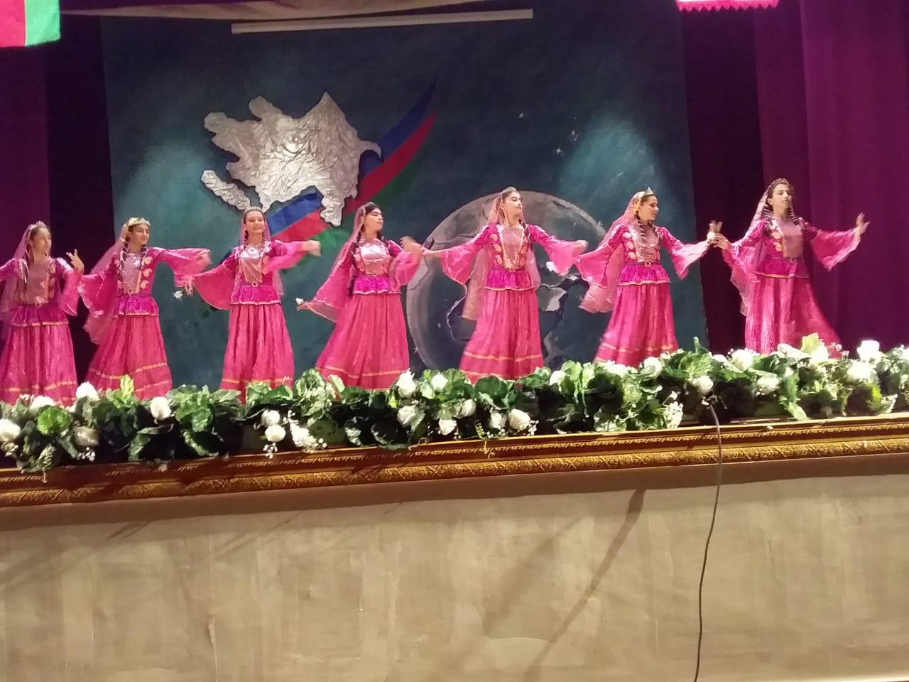 Bakıda “Dostluq körpüsü” II Beynəlxalq folklor rəqs festivalı başa çatıb (FOTO)